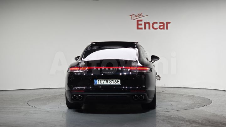 Porsche Panamera 2023 — 3