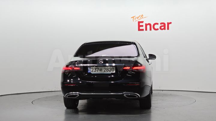 Mercedes-Benz E Class 2023 — 4