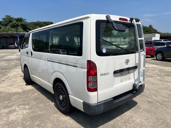 Toyota Hiace 2015 — 2