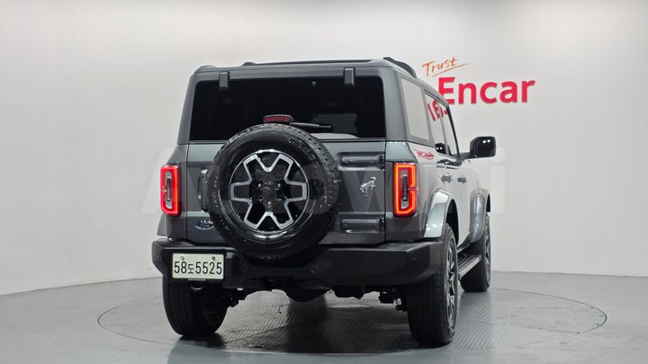 Ford Bronco 2023 — 4