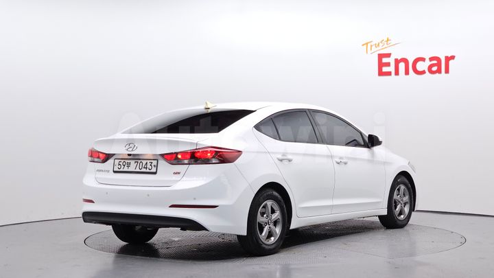 Hyundai Avante 2017 — 2