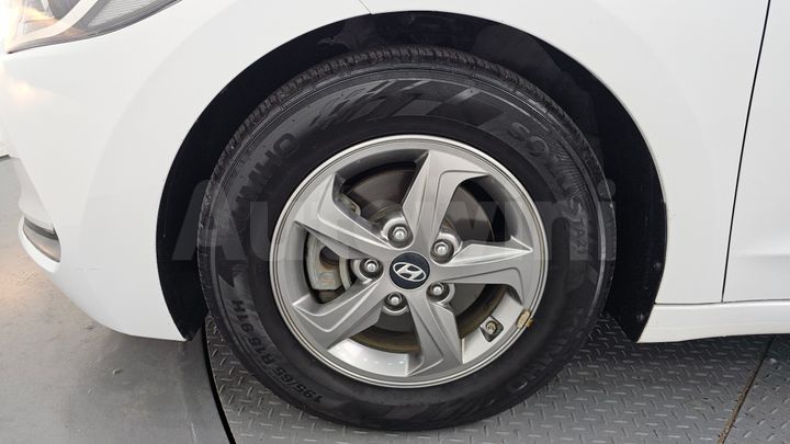 Hyundai Avante 2017 — 5