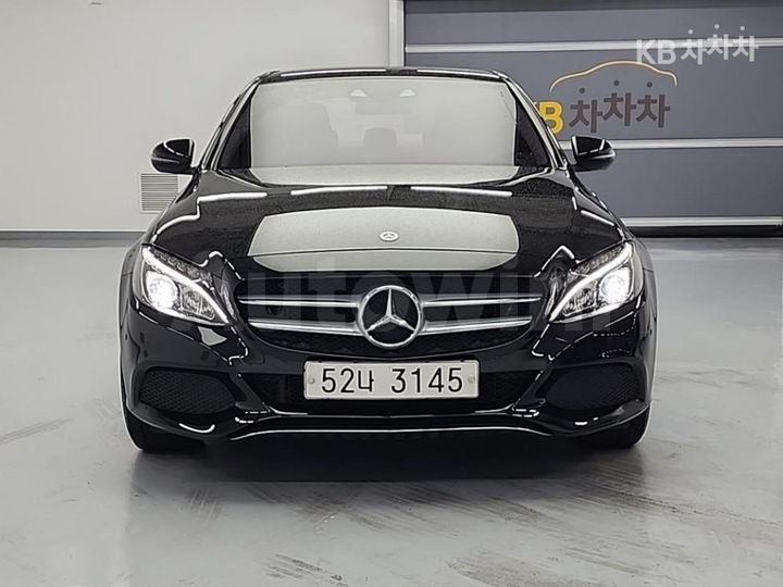Mercedes-Benz C Class 2018 — 2