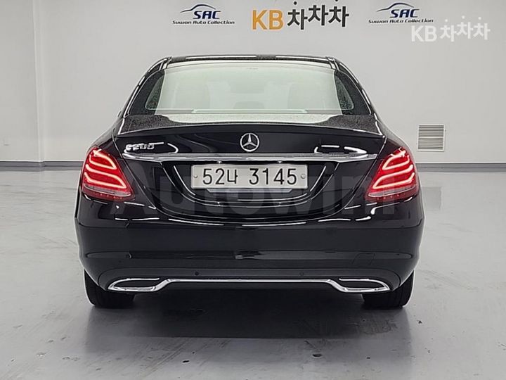 Mercedes-Benz C Class 2018 — 3