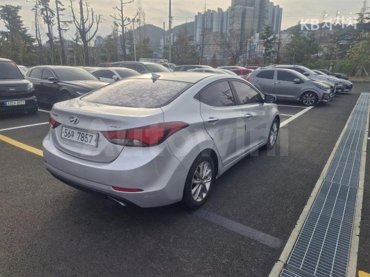 Hyundai Avante 2015 — 4