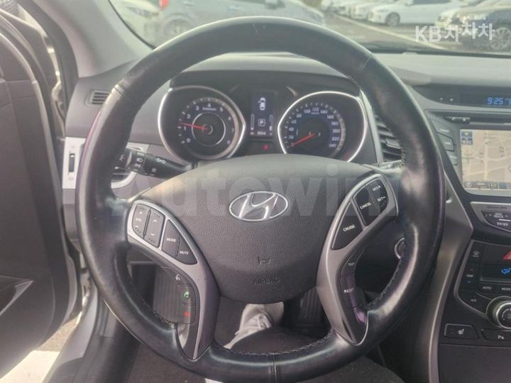 Hyundai Avante 2015 — 5