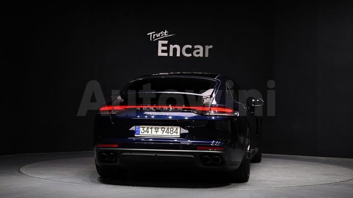 Porsche Panamera 2021 — 4