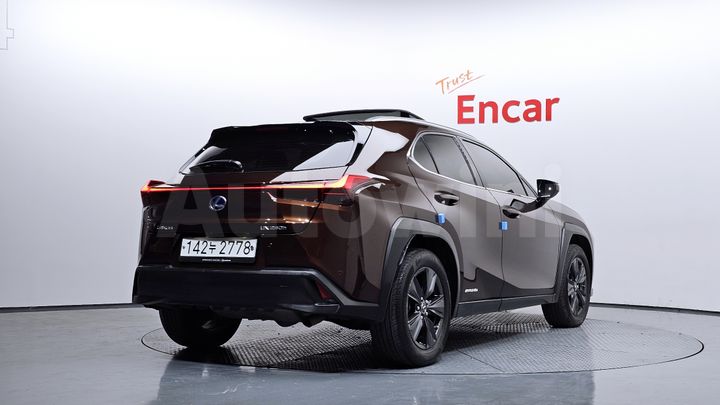 Lexus UX 2019 — 2