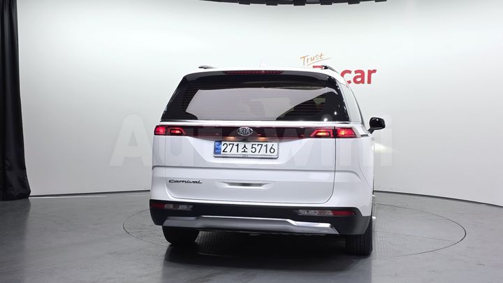 Kia Carnival 2021 — 4