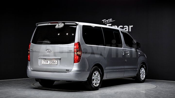 Hyundai Starex 2011 — 2