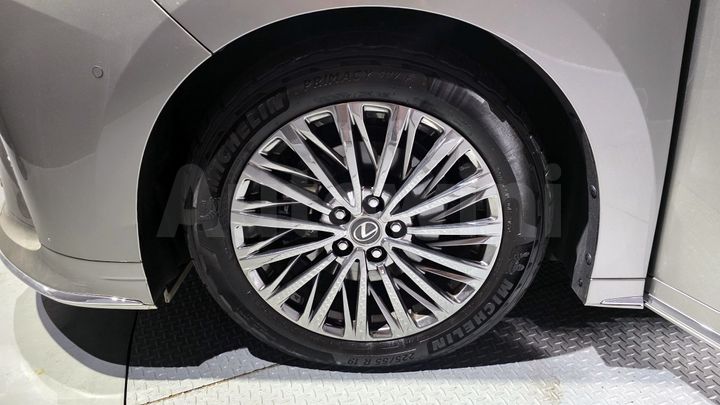 Lexus LM