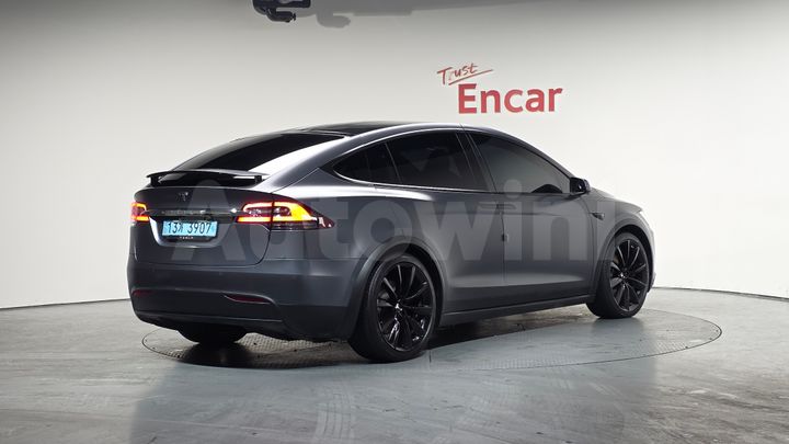 Tesla Model X 2020 — 2