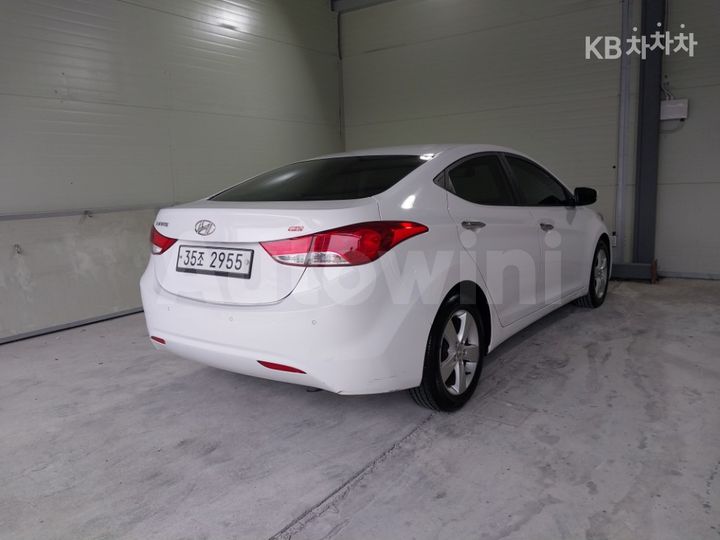 Hyundai Avante 2014 — 4