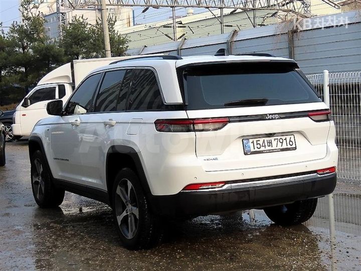 Jeep Cherokee 2023 — 3