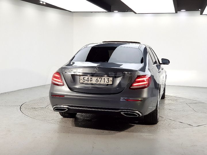 Mercedes Benz E Class 2017 — 3