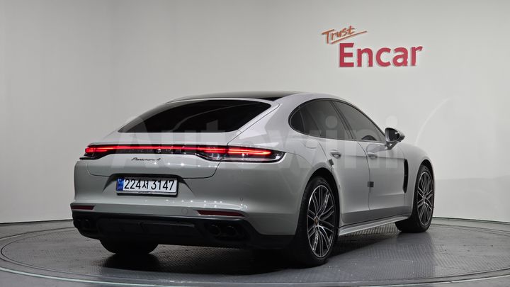 Porsche Panamera 2023 — 2