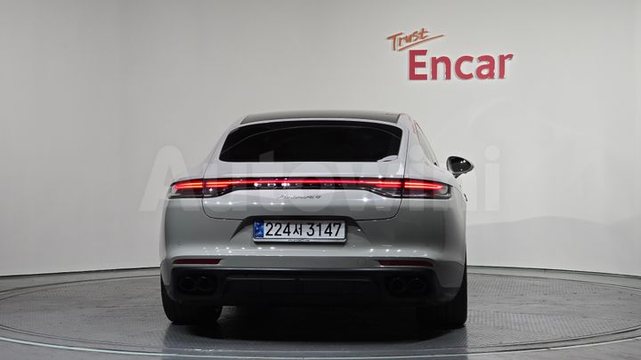 Porsche Panamera 2023 — 4