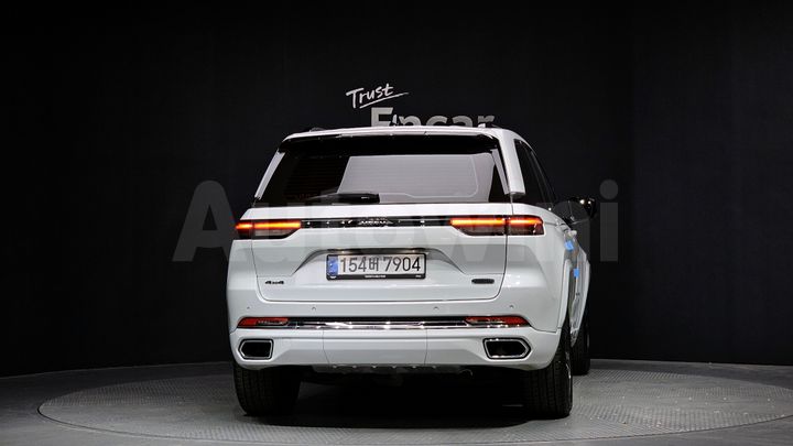 Jeep Cherokee 2023 — 4