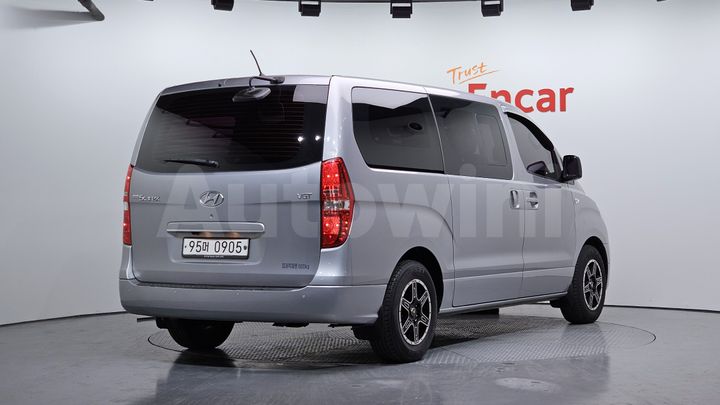 Hyundai Starex 2017 — 2