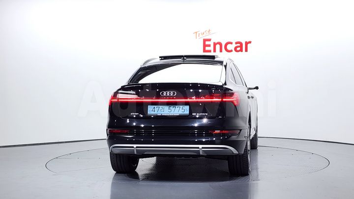 Audi e-tron 2022 — 4