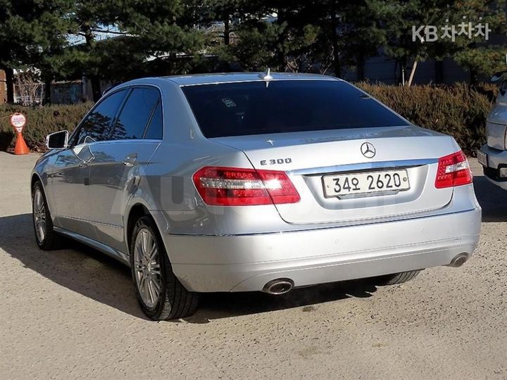 Mercedes Benz E Class 2011 — 3