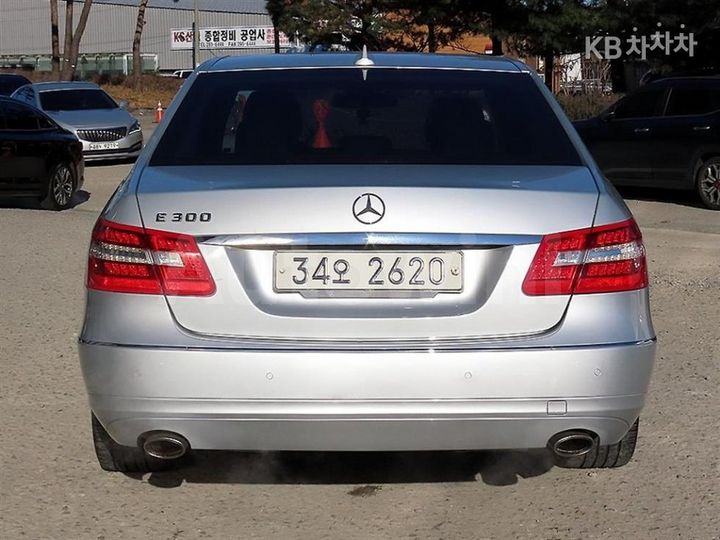 Mercedes Benz E Class 2011 — 4