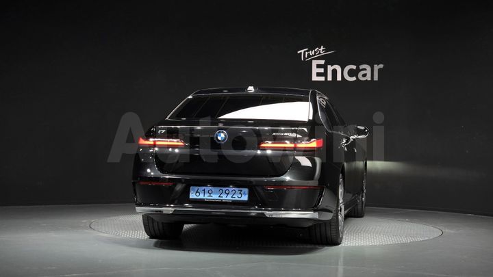 BMW i7 2023 — 4