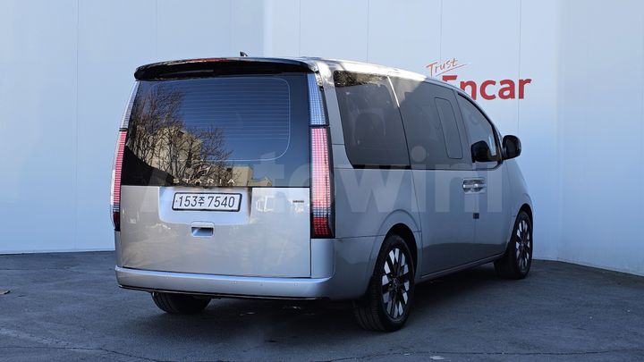 Hyundai Staria 2023 — 2