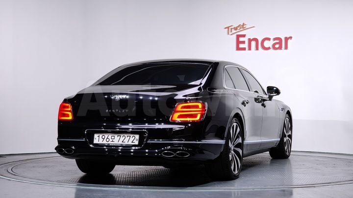 Bentley Flying Spur 2023 — 2