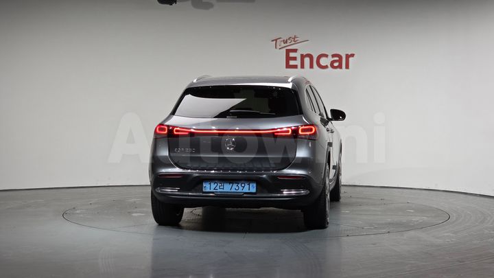 Mercedes Benz EQA