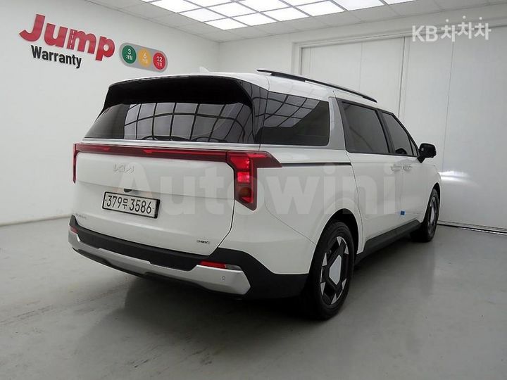 Kia Carnival 2025 — 4