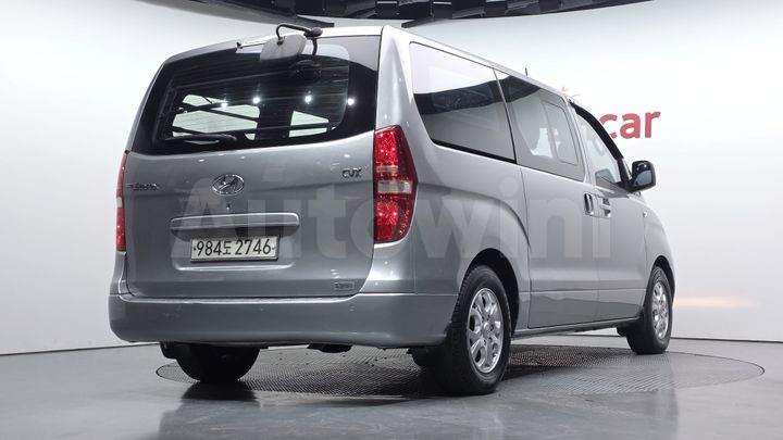 Hyundai Starex 2011 — 2