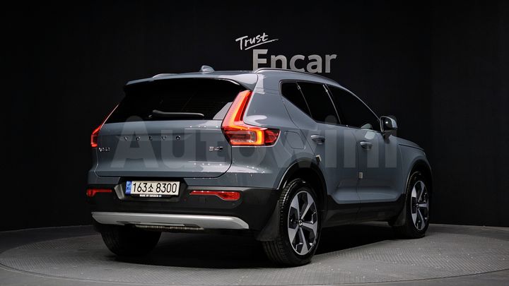 Volvo XC40 2023 — 2