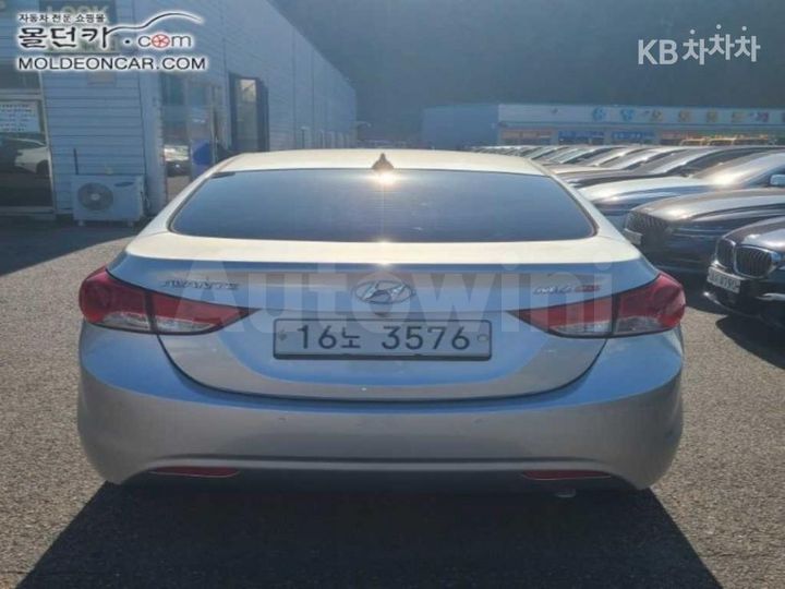 Hyundai Avante 2012 — 4