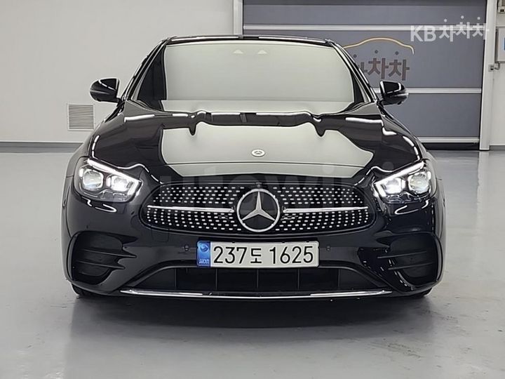 Mercedes-Benz E Class 2023 — 2