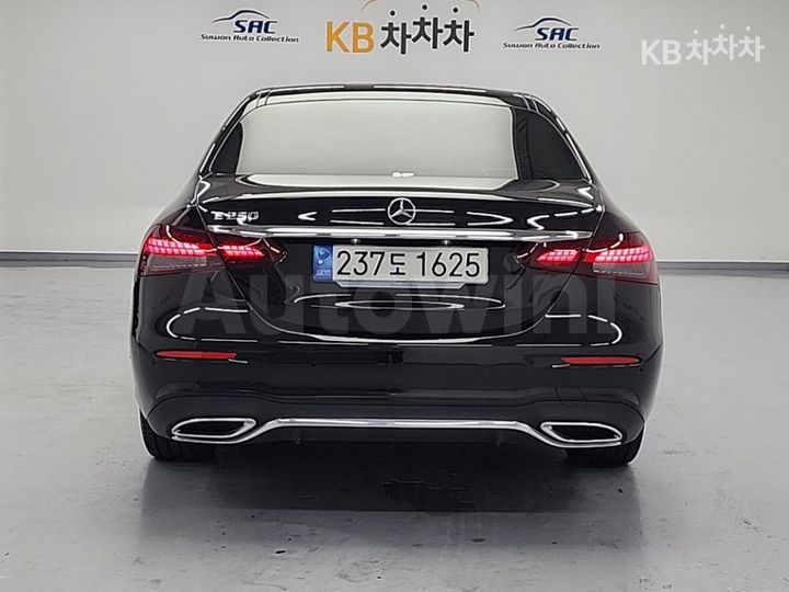 Mercedes-Benz E Class 2023 — 3