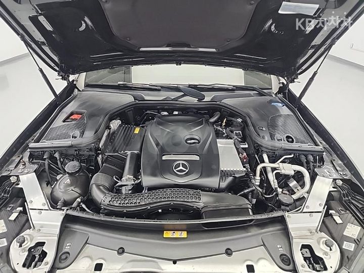 Mercedes-Benz E Class 2023 — 5
