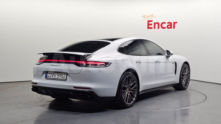 Porsche Panamera 2023 — 2