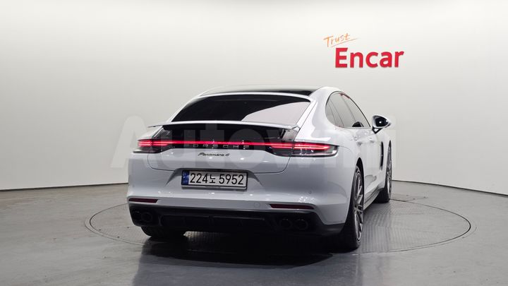 Porsche Panamera 2023 — 4