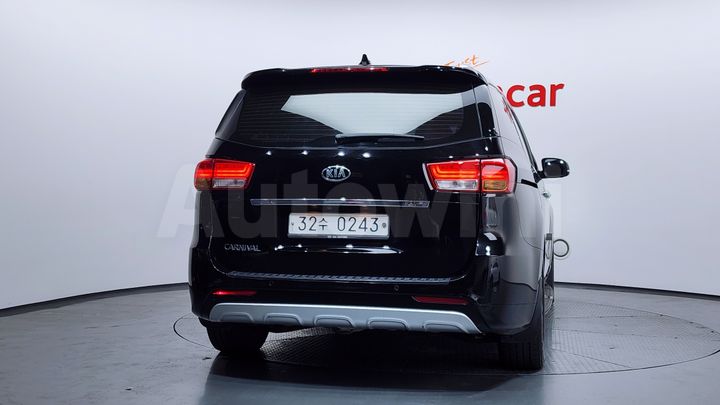 Kia Carnival 2017 — 4