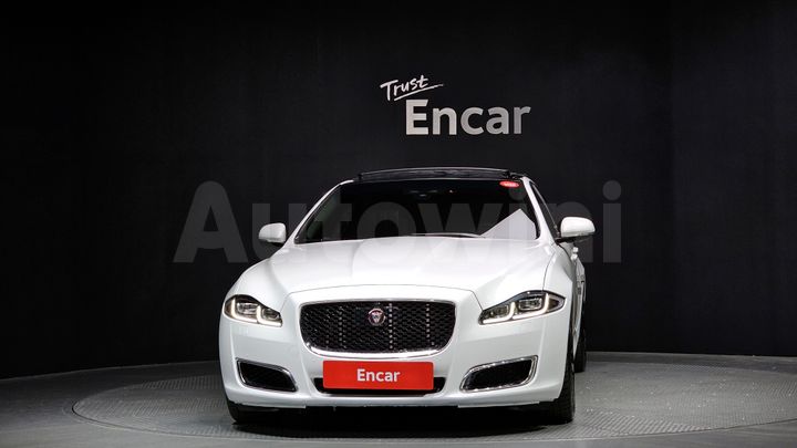 Jaguar XJ 2019 — 3