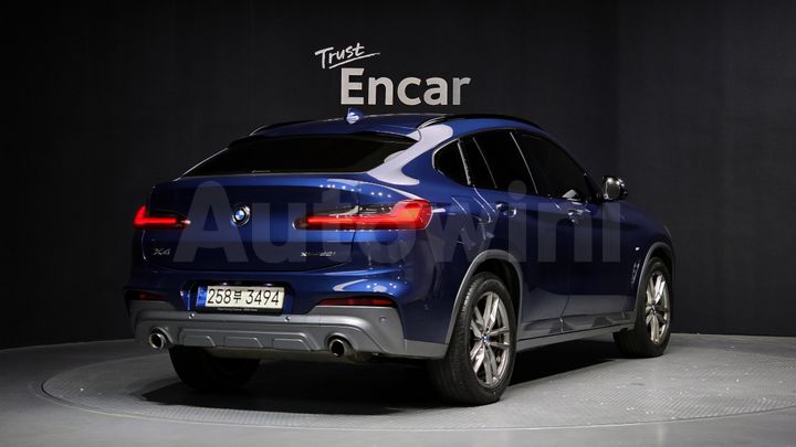BMW X4 2021 — 2