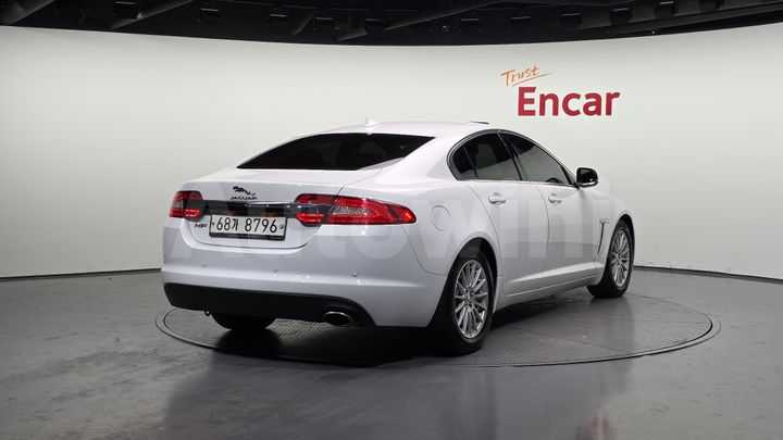 Jaguar XF 2015 — 2