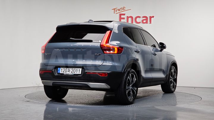 Volvo XC40 2022 — 2