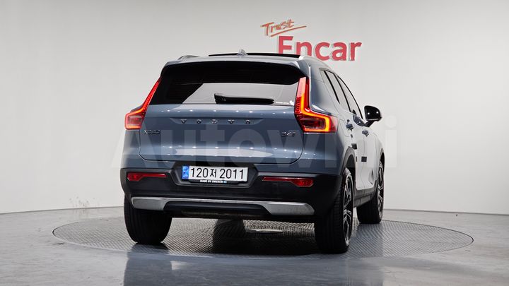 Volvo XC40 2022 — 4