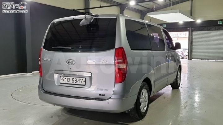 Hyundai Starex 2013 — 2