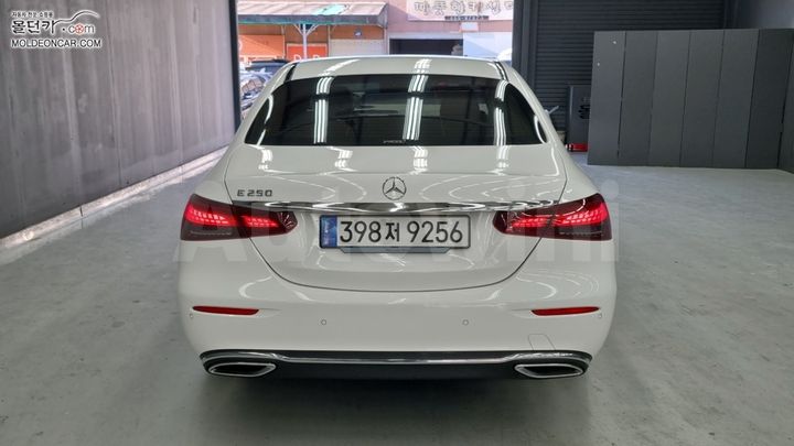 Mercedes-Benz E Class 2023 — 4
