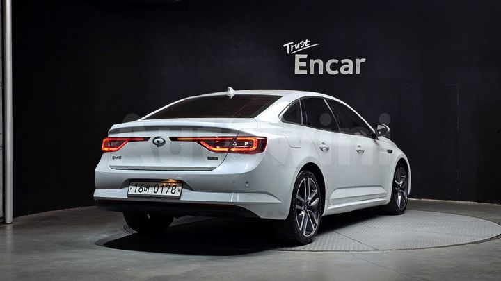 Renault SM6 2016 — 2