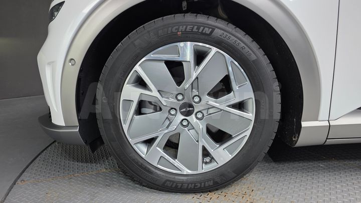 Genesis GV60 2023 — 5