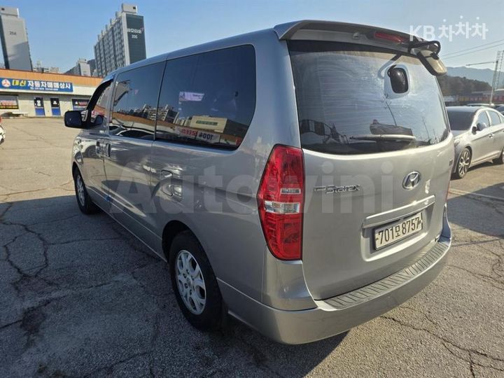 Hyundai Starex 2011 — 3